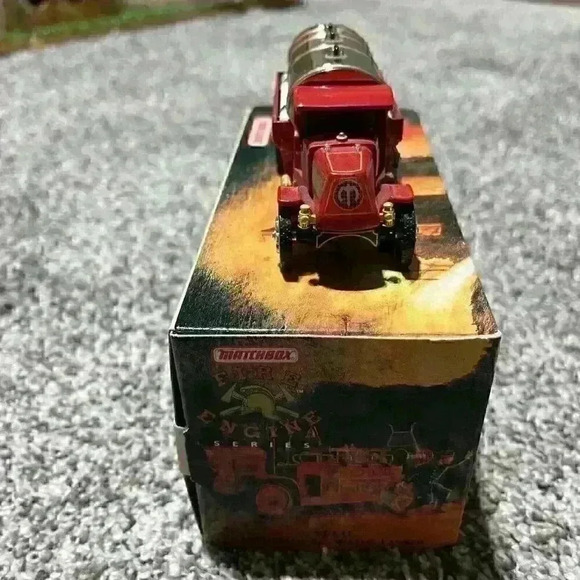 Matchbox Models of Yesteryear YFE11-M 1923 Mack AC Fire Engine Water Tanker MIB - Picture 6 of 10